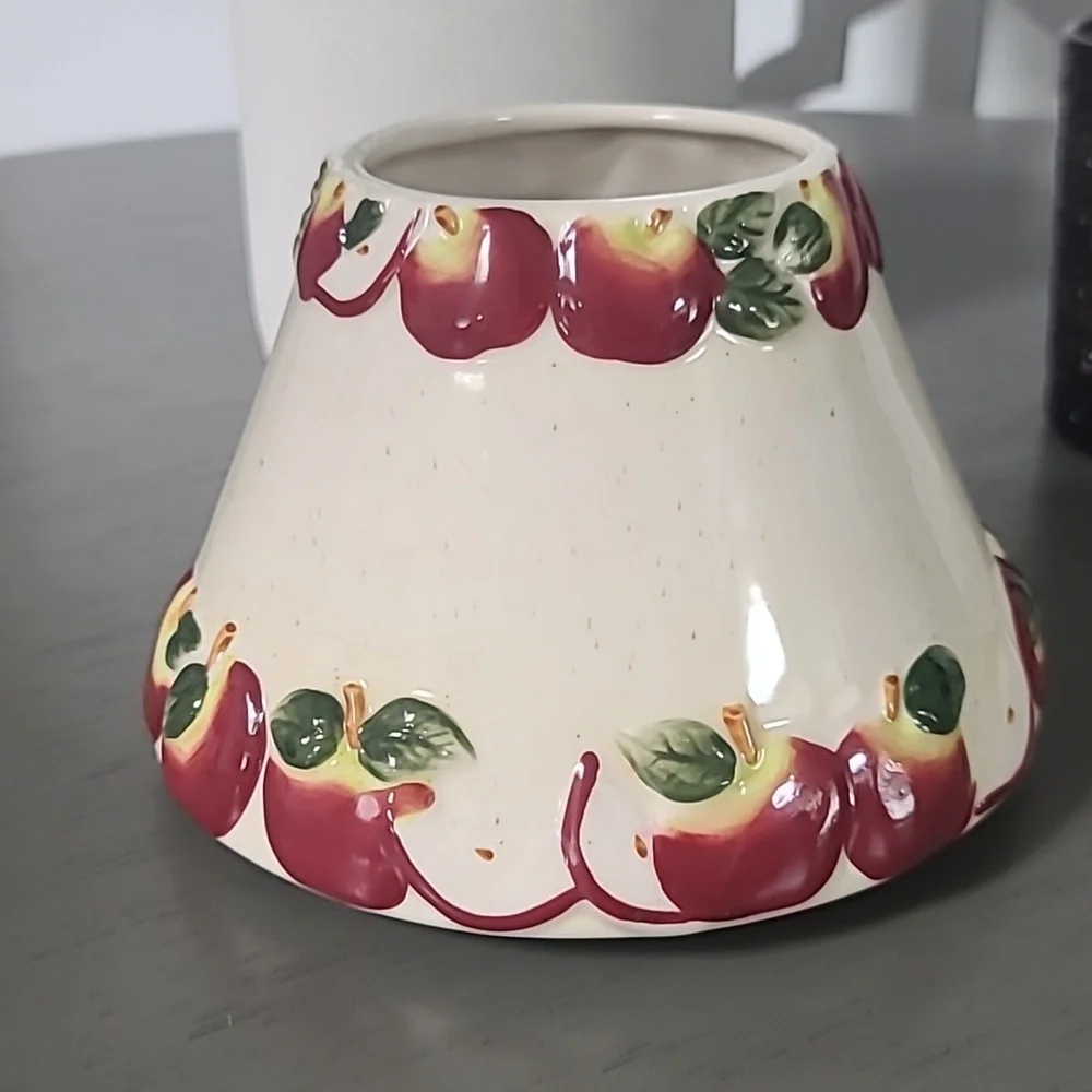 Yankee Candle Ceramic Apple Motif  Candle Shade